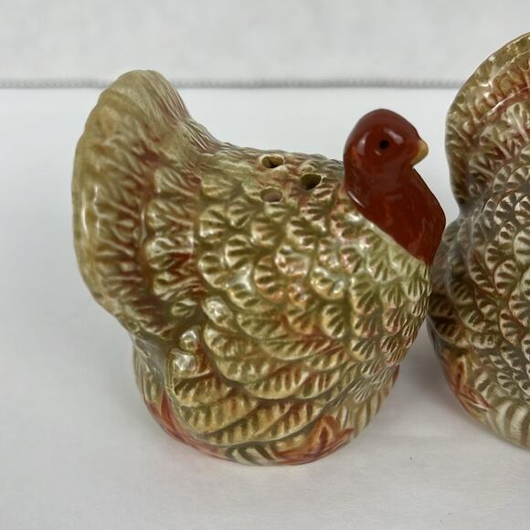 Turkey Salt and Pepper Shaker Set Ceramic Brown Gold Green Thanksgiving Fall - Picture 6 of 9